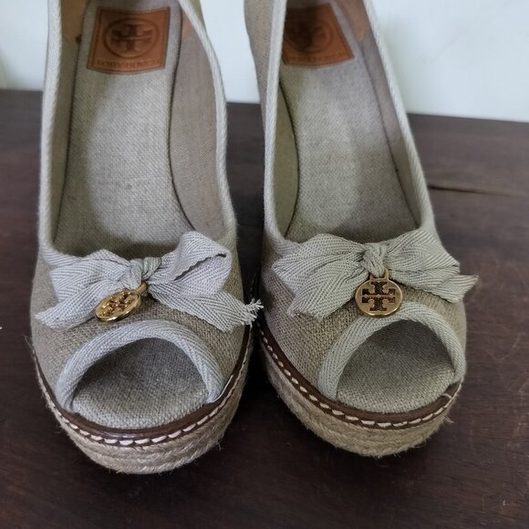 Tory Burch Jackie Charm Logo Peep Toe Wedge Espadrille Heel - Picture 5 of 10